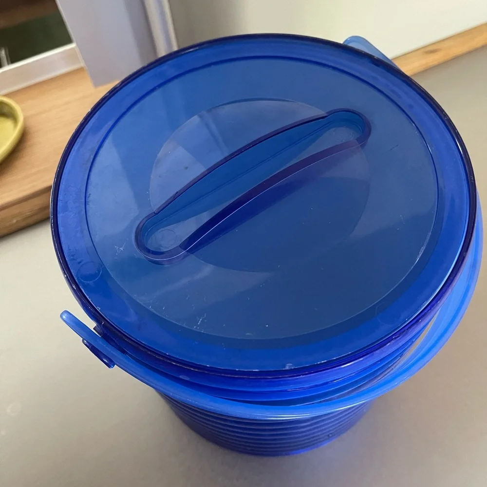 Vintage Acrylic Lucite Cobalt Blue Ribbed Ice Bucket with Lid
